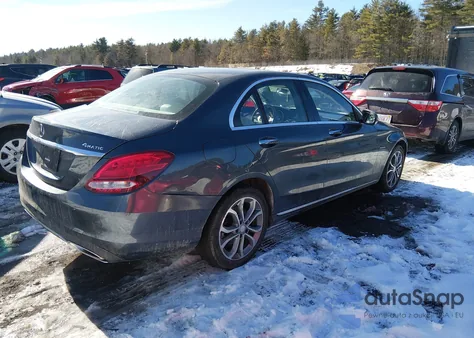 2016 Mercedes-Benz C 300 4Matic z USA, uszkodzony, nr VIN 55SWF4KB7GU143519